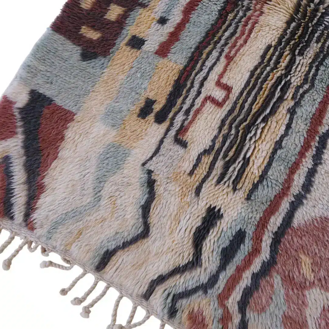 Earthy Elegance ()